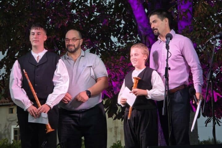 Slika uz članak: Natjecanje u Bajčićima. Mihovil i Patrik Polonijo najčuvari otočne tradicije