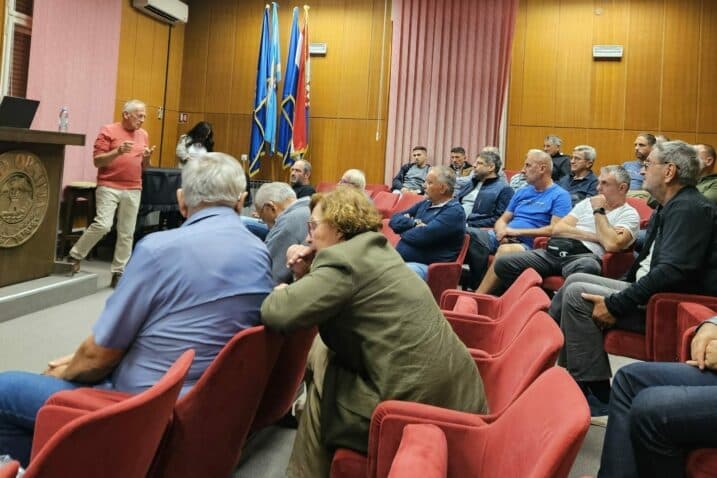 Slika uz članak: Edukativno predavanje za maslinare: S berbom ne treba žuriti