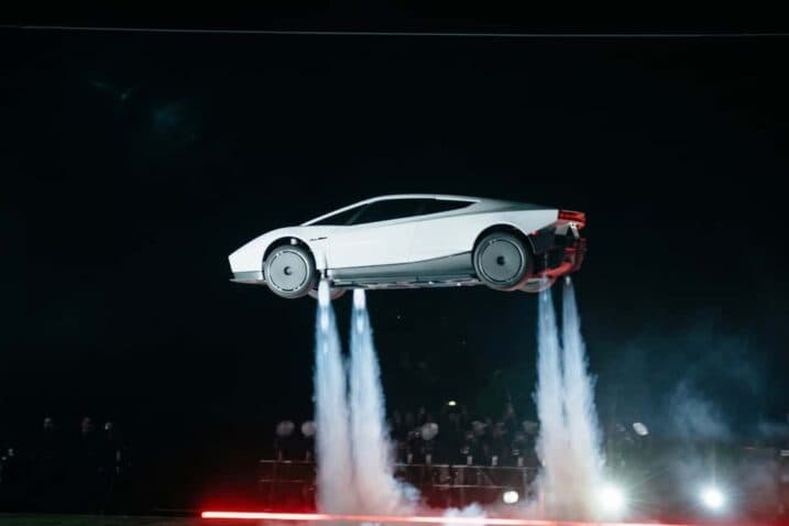 Slika uz članak: Musk predstavio automobil koji leti. Tesla Roadster lansiran s rampe