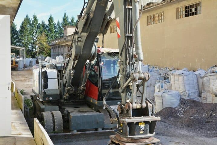 Slika uz članak: Počeo odvoz otpada iz Gospića u istarska postrojenja tvrtki Holcim i Nexe