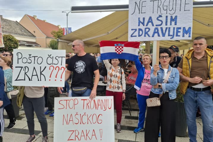 Slika uz članak: Građani Našica danas opet prosvjedovali protiv dovoženja gospićkog otpada u Nexeovu cementaru