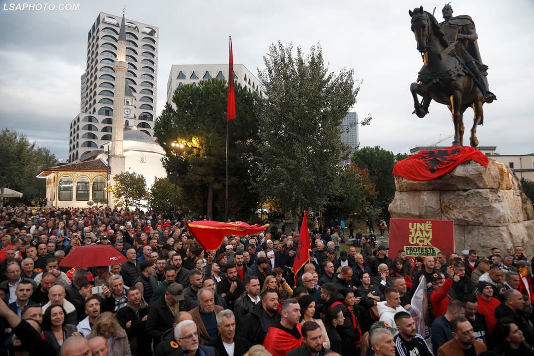 Slika uz članak: Prokuroria në rastin “12” kundër Thaçit kërkon t’i mos llogaritet koha e kaluar në paraburgim – do gjashtë vjet shtesë burg
