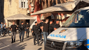 Slika uz članak: FOTO Šokantne scene u Splitu, policija privela navijače Ajaxa: Uhvatili ih s hladnim oružjem