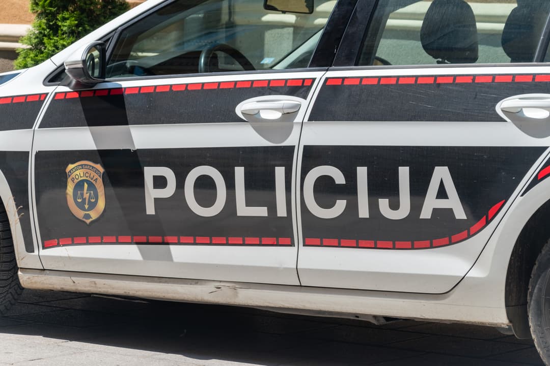 Slika uz članak: Muškarac smrtno stradao nakon pada sa zgrade: Tragedija na Dobrinji