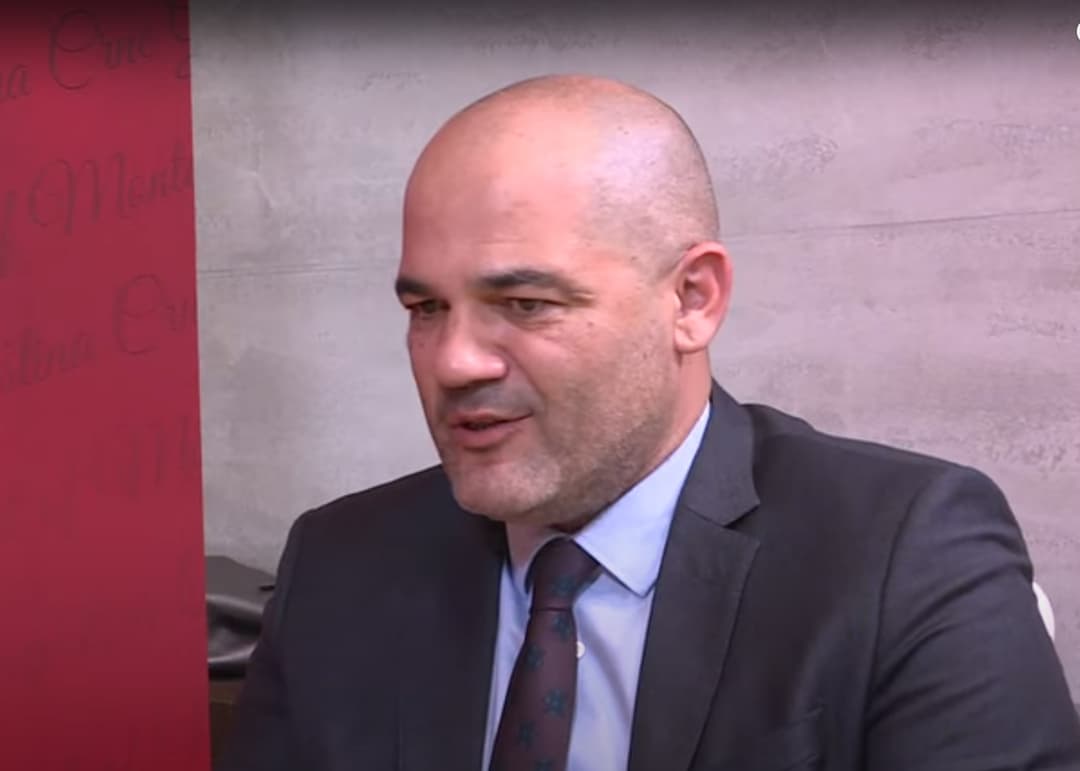 Slika uz članak: Taman kada je trebalo da izađe iz Spuža, ponovo mu stavili lisice: Uhapšen Milo Božović