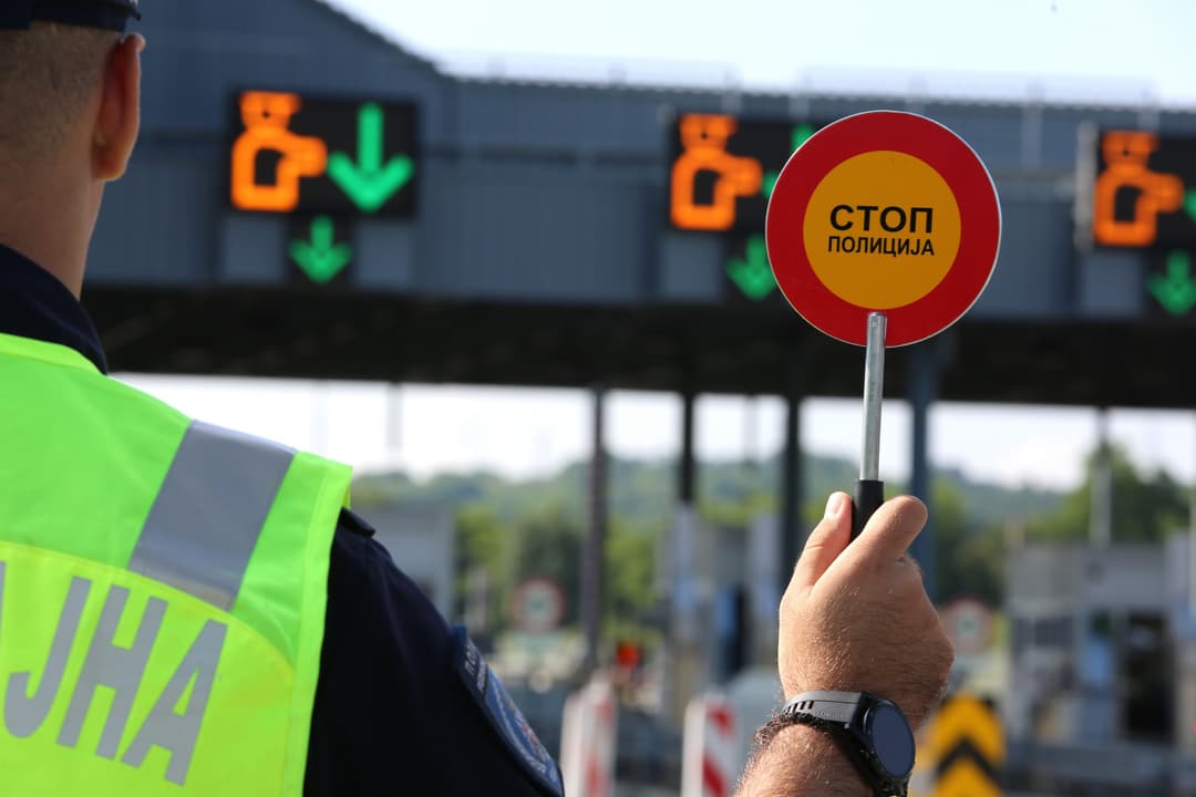 Slika uz članak: Ukida se 200 radnih mesta, menja se kontrola saobraćaja: Vozače iz Srbije kazna može čekati na granici