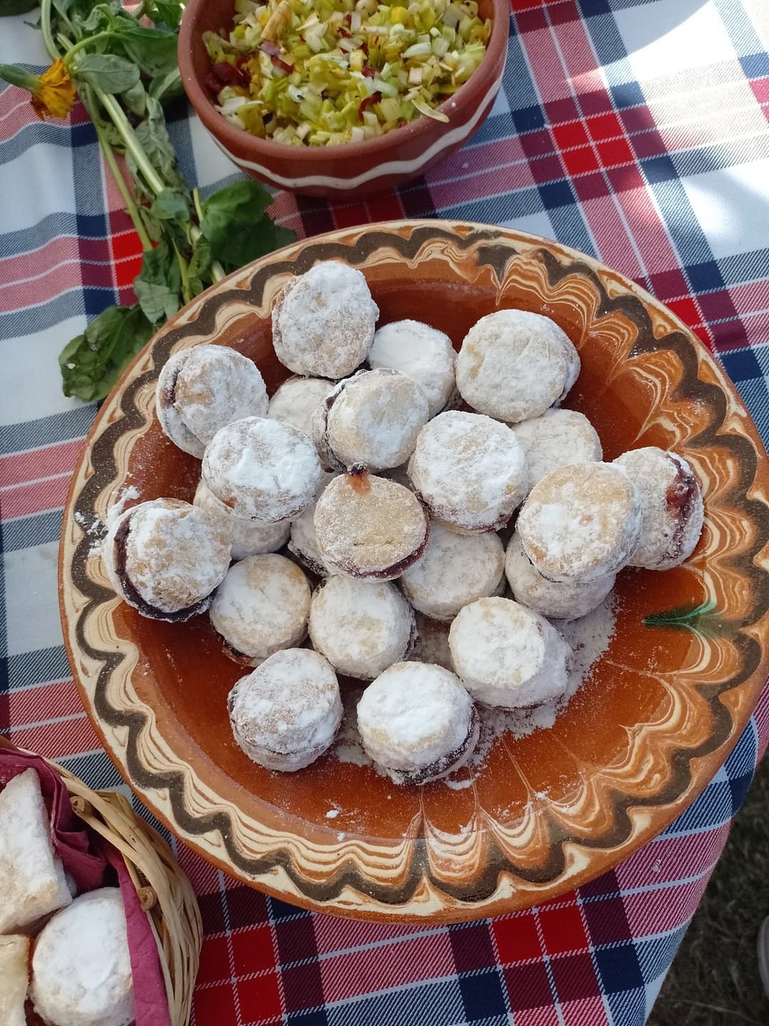 Slika uz članak: Starinske vanilice sa džemom od šljiva: Tajna prhkosti je u sastojku koji su naše bake uvek koristile