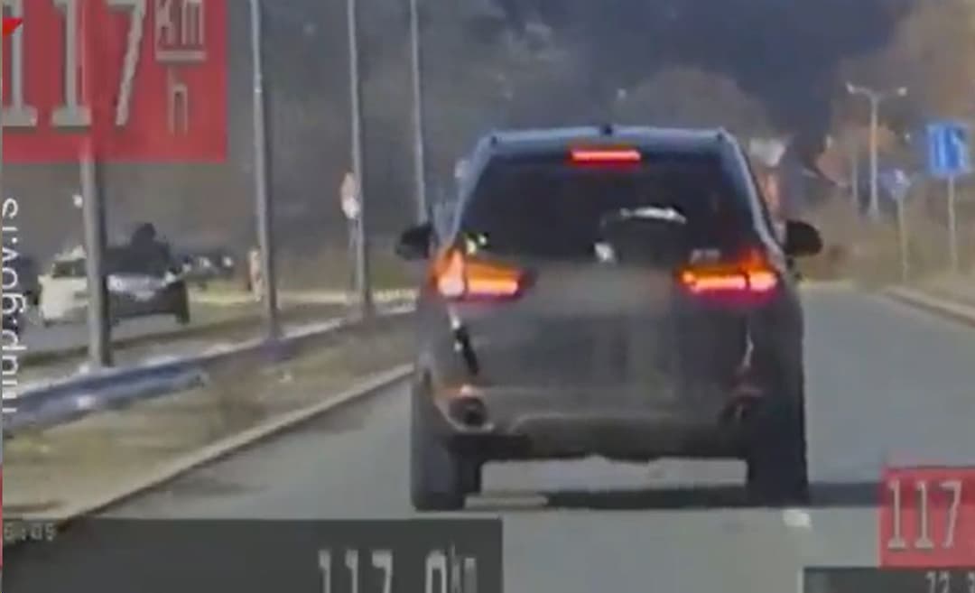 Slika uz članak: Presretač zaustavio Makedonca na auto-putu kod Niša: Vozio BMW 214 kilometara na sat!