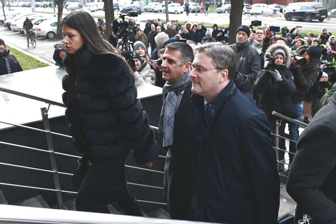 Slika uz članak: Suđenje za Generalštab: Optuženi negiraju krivicu, građani podeljeni ispred suda
