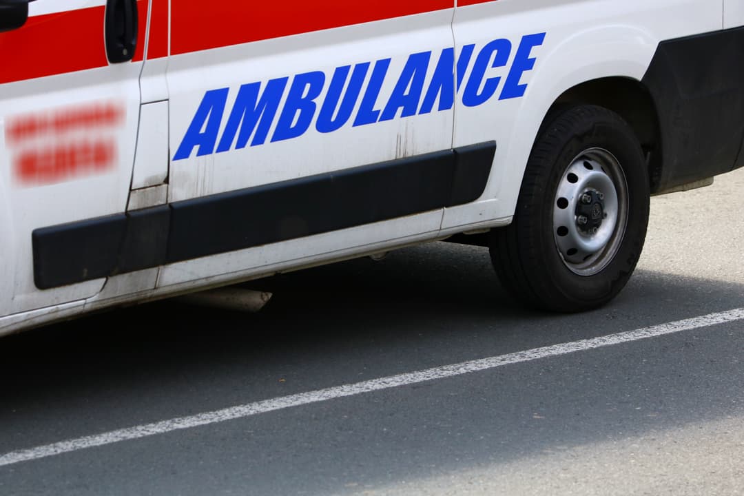 Slika uz članak: UŽAS U BATAJNICI Muškarac pao sa velike visine, prevezen u bolnicu sa teškim povredama