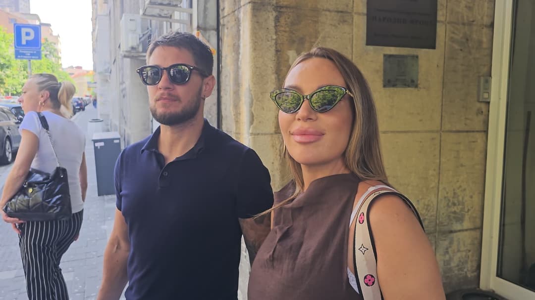 Slika uz članak: Iva i Joca odveli sina na pričest: Pevač ponosno drži naslednika, ovo je rastopilo sva srca "Slava Bogu"