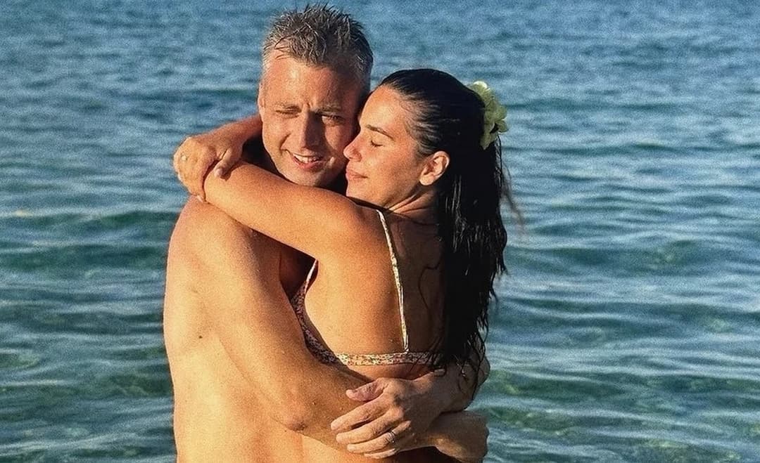 Slika uz članak: Veliko slavlje u domu pevača: Oglasila se njegova supruga i podelila radosne vesti "Gledajući te..."
