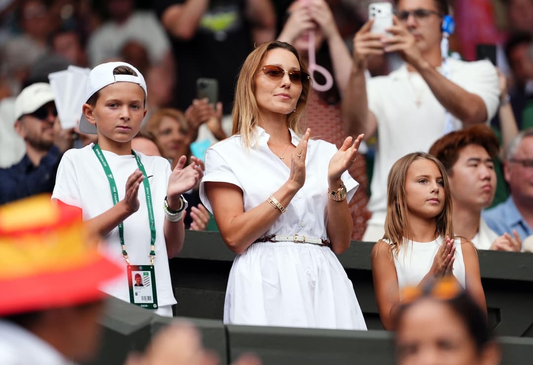 Slika uz članak: (FOTO) „ZAŠTO JELENA ĐOKOVIĆ NE NOSI BURMU?“ Jedan detalj sa fotografije pokrenuo lavinu komentara, evo šta je Novak ranije otkrio