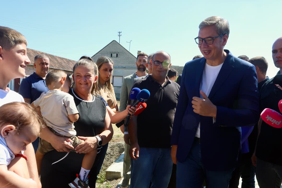 Slika uz članak: Vučić poručio građanima: Brinite u čijim će rukama da bude budućnost Srbije