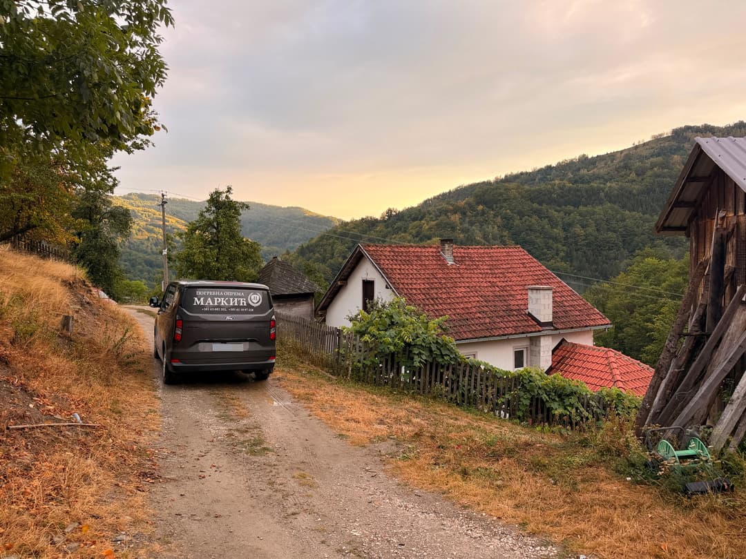 Slika uz članak: Ovo je kuća u selu Opaljenik u kojoj je ubijen mlađi muškarac: Komšije potresene, evo šta kažu