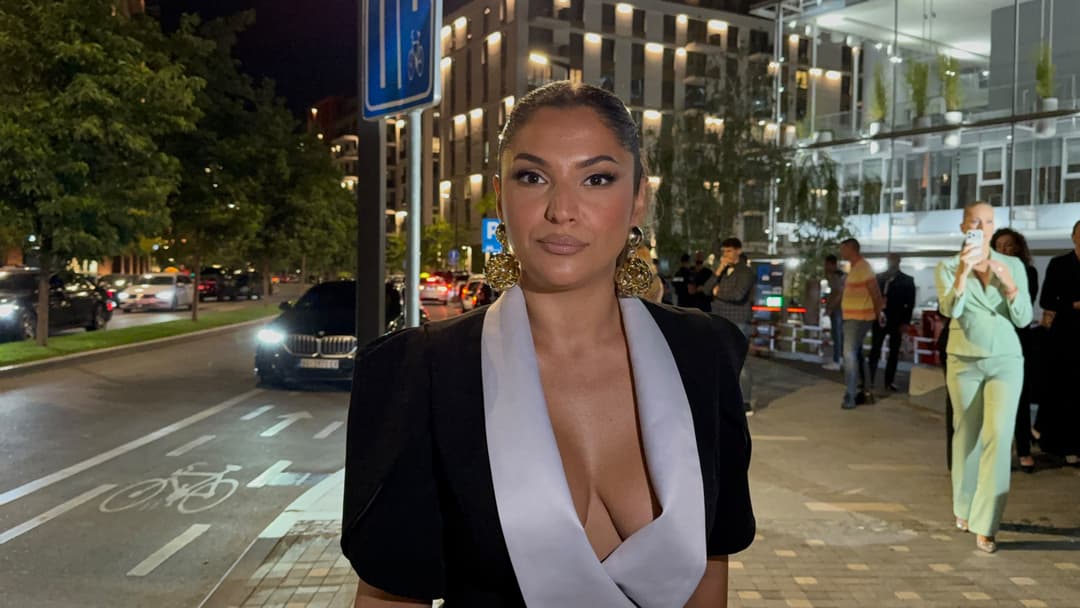 Slika uz članak: Nadica Ademov se tajno udala! Pevačica nije nosila venčanicu, sada otkrila detalje: "Nije bio niko sa estrade"