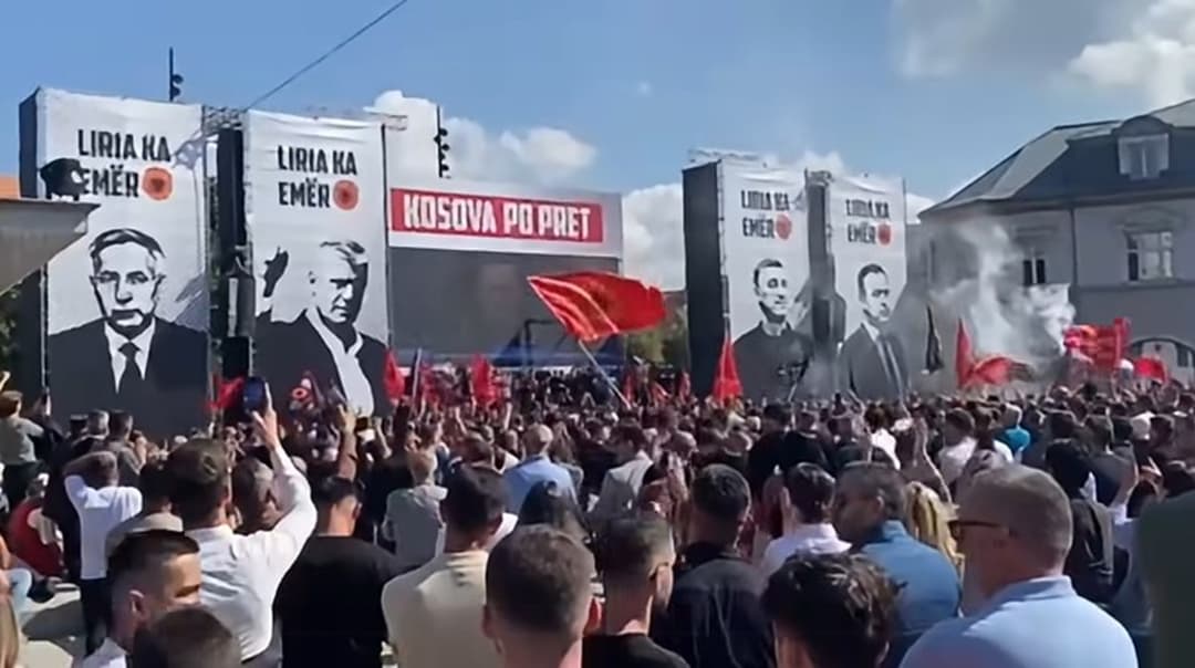 Slika uz članak: Traže pravdu za zločince: U Prištini novi protest protiv odluke suda o robiji liderima OVK