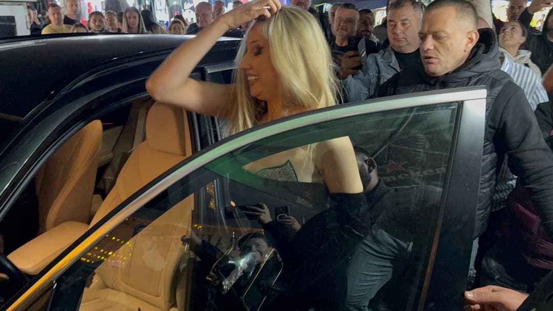 Slika uz članak: Rada se sama dovezla na Šabački vašar, a onda nastao haos: Zapevala čuveni hit, odmah je "kitili" evrima