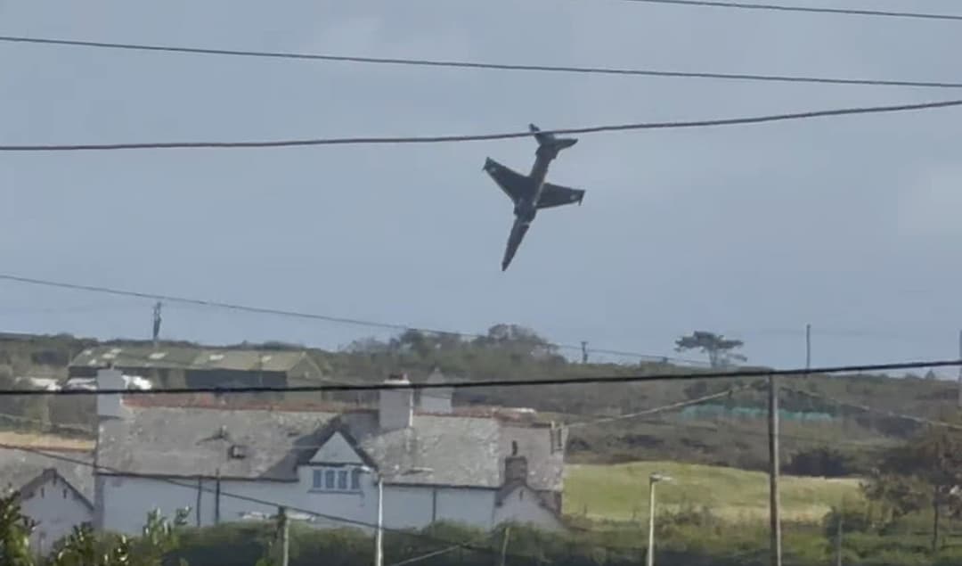 Slika uz članak: Britanski Hawk T2 pao kod baze RAF Valley: Oba pilota se katapultirala