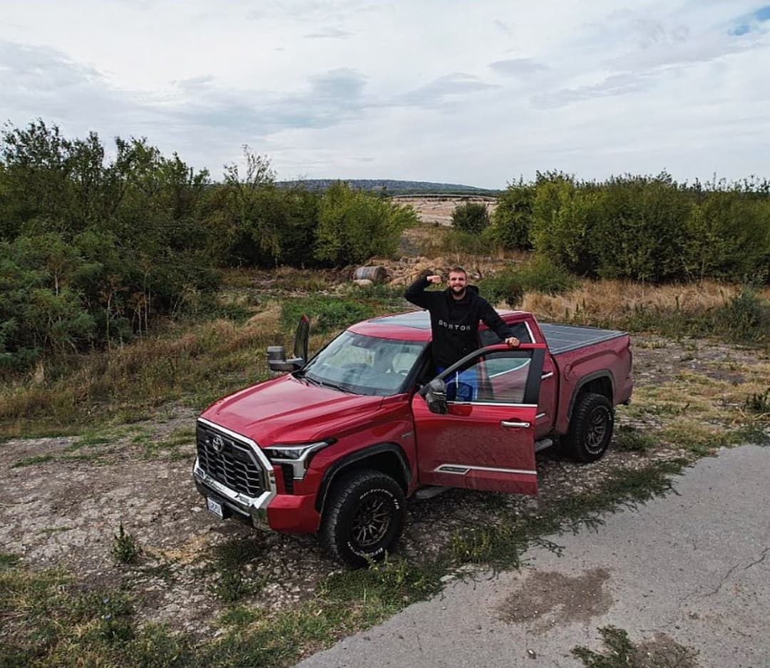 Slika uz članak: Veljko Ražnatović pokazao „zvijer“: Terensko vozilo vrijedno i do 80.000 evra privuklo pažnju