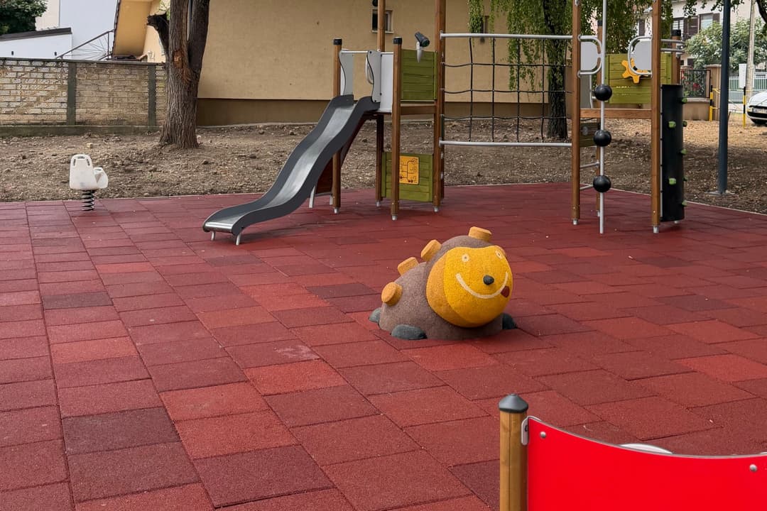 Slika uz članak: Za manje od tri meseca Inđija dobila park sa terenima, igralištima i 40 parking-mesta