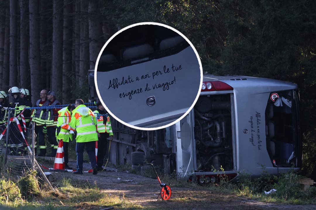 Slika uz članak: Potresan natpis na autobusu punom turista koji se prevrnuo u Nemačkoj: Ljudi su pročitali rečenicu i zanemeli