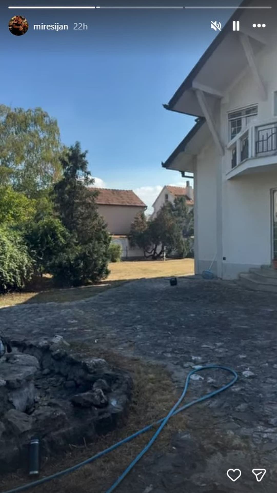 Slika uz članak: Živi u vili od 700.000 evra: Goca Božinovska naslijedila luksuznu nekretninu nakon smrti muža, on je varao sa drugaricom i imao vanbračno dijete