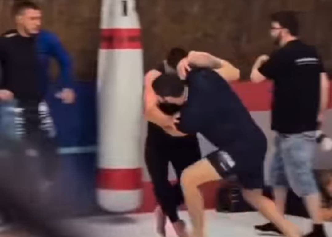Slika uz članak: Hamzat Čimajev došao u Sarajevo, pa trenirao s FNC zvezdom, snimak njihovog "okršaja" obišao svet!