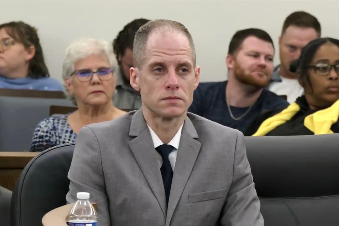 Slika uz članak: (VIDEO) Pucao u suprugu dok je SPAVALA S DJECOM: Zvijezda “Američkog idola” optužila provalnike, pa ga odale jezive poruke ljubavnici
