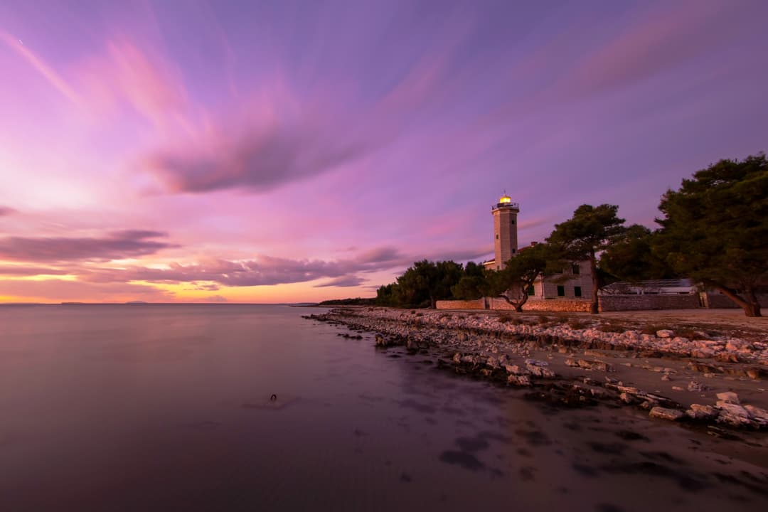Slika uz članak: RAZDVAJA IH GOTOVO MILIJUN NOĆENJA Vir drugi po noćenjima, Zadar 11.