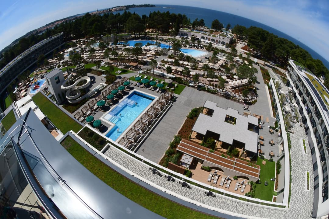 Slika uz članak: Kemijska reakcija u porečkom hotelu, liječničku pomoć zatražila 21 osoba
