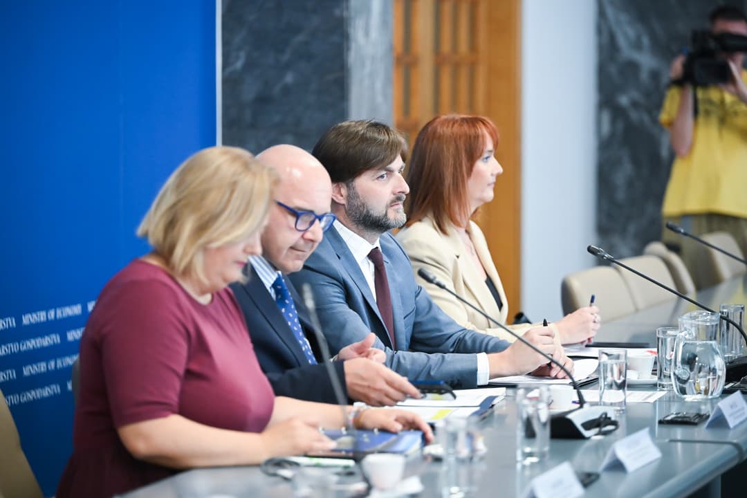Slika uz članak: Sindikati traže pregovore o plaćama za 250.000 zaposlenih